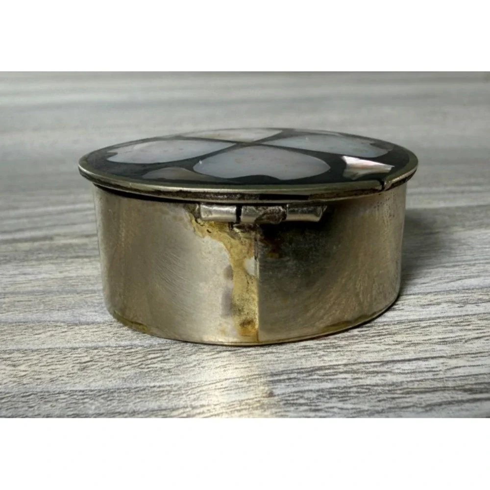 Vtg Alpaca Mexico Silver Onyx MOP Shell Flower Inlay Round Pill Trinket Ring Box